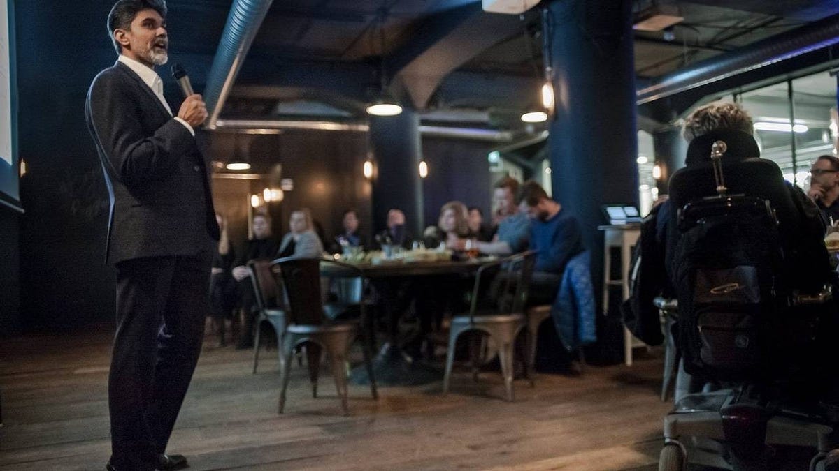 Weekly meetups before Startup Iceland